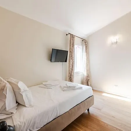 Apartment Palazzo Artisti 270mq Penthouse 4 Bedr Jacuzzi