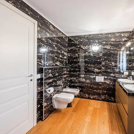Apartment Palazzo Artisti 270mq Penthouse 4 Bedr Jacuzzi Modena