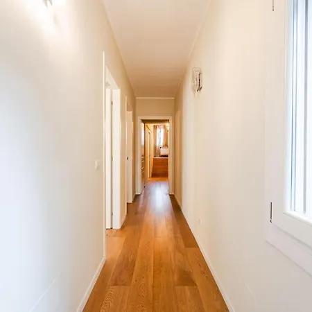 Apartment Palazzo Artisti 270mq Penthouse 4 Bedr Jacuzzi