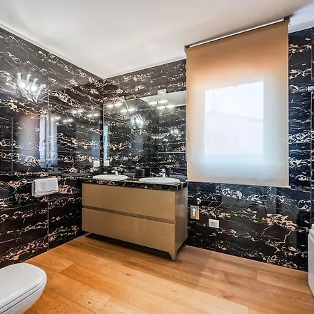 Palazzo Artisti 270mq Penthouse 4 Bedr Jacuzzi Apartment