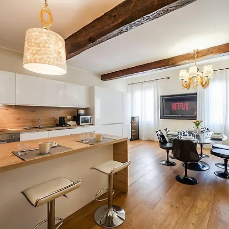 Palazzo Artisti 270mq Penthouse 4 Bedr Jacuzzi Modena