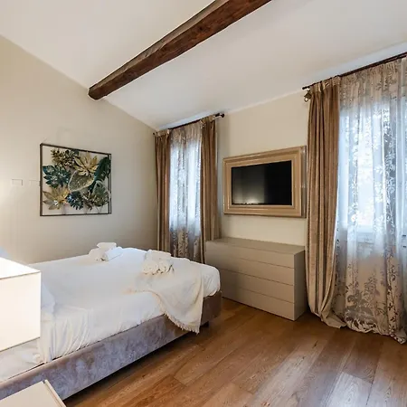 Palazzo Artisti 270mq Penthouse 4 Bedr Jacuzzi Modena