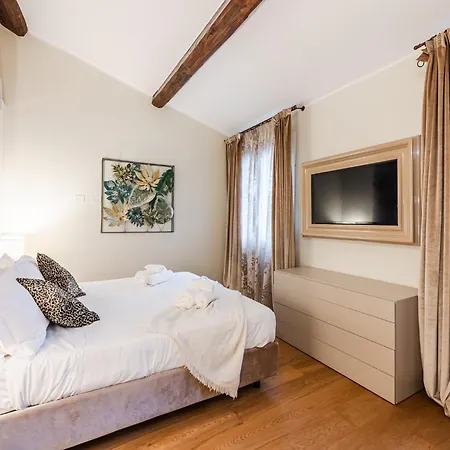 Palazzo Artisti 270mq Penthouse 4 Bedr Jacuzzi Apartment Modena