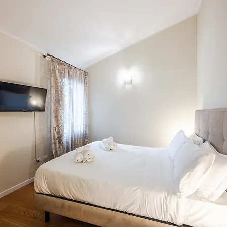 Apartment Palazzo Artisti 270mq Penthouse 4 Bedr Jacuzzi